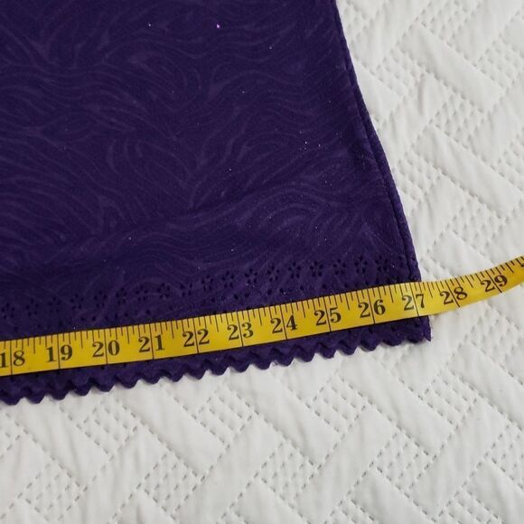 Cathy. Rounded Neckline with Cut-Work around the Neck, Cuffs  & Waist. Size 2X - Picture 13 of 13
